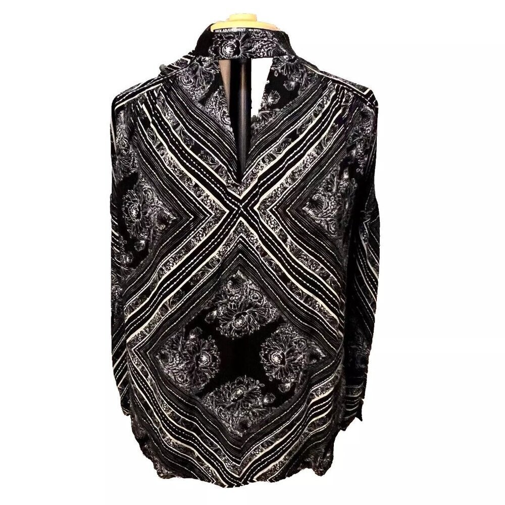 Free People. Size XS. Long Sleeve. Tunic. Rayon. Pullover. Black. B97